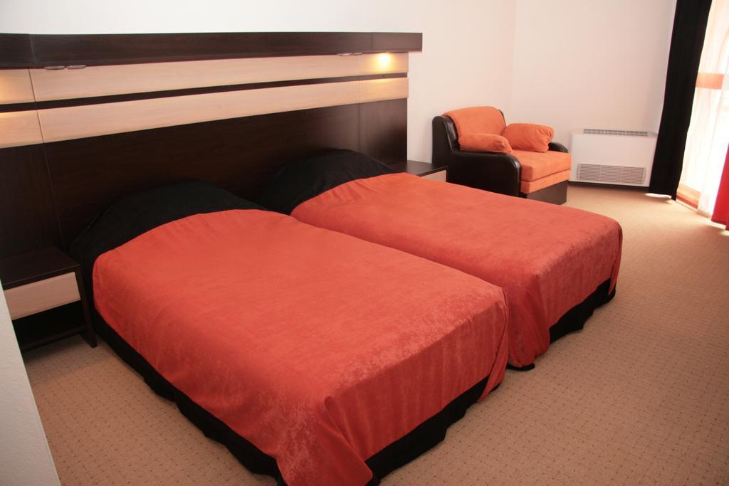 Hotel Byalo More バニテ 部屋 写真