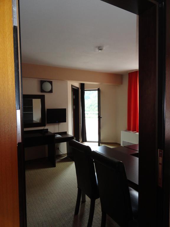Hotel Byalo More バニテ 部屋 写真